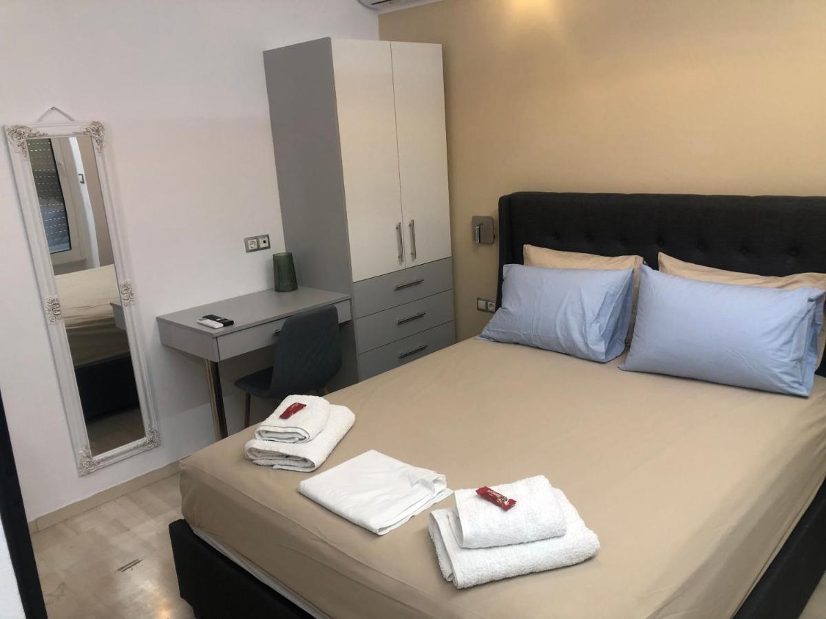 Royal Red Suite No 1, Piraeus Port ภายนอก รูปภาพ