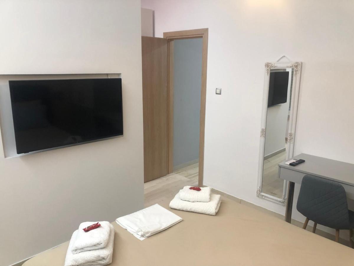Royal Red Suite No 1, Piraeus Port ภายนอก รูปภาพ