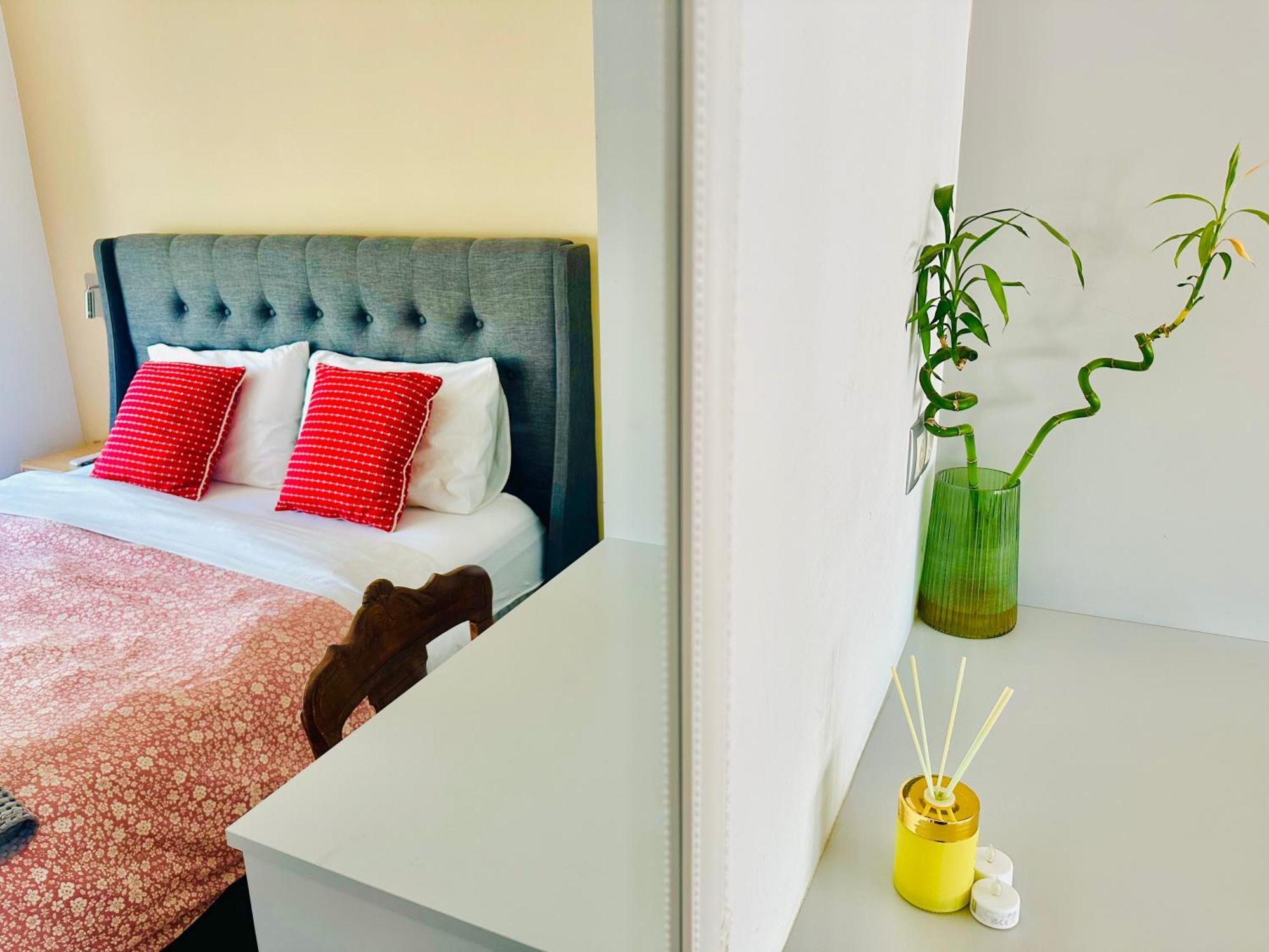 Royal Red Suite No 1, Piraeus Port ภายนอก รูปภาพ